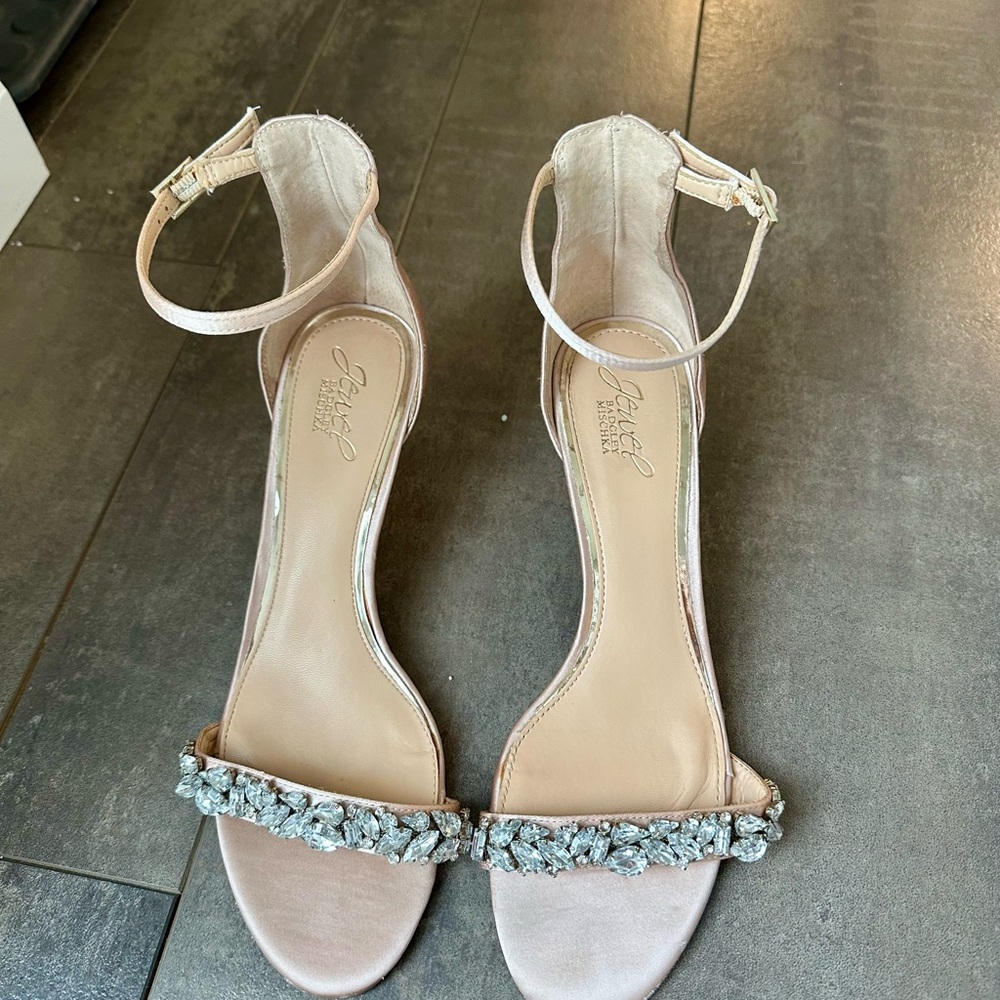 Jewel Badgley Mischka Women's Satin Blush Kitten Heels